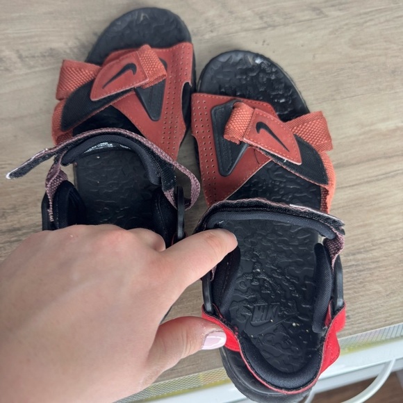 Boys NIKE ACG Air Deschutz + Sandals Slides DC9092-600 Redstone Black - Picture 8 of 13